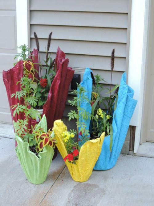 DIY garden flowerpots from towels and cement